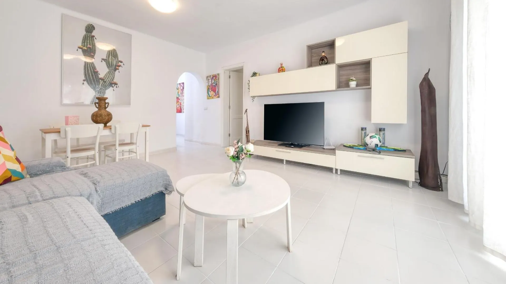 Casa Queen Vetusta -Pool and Tennis Arrecife  Holiday home