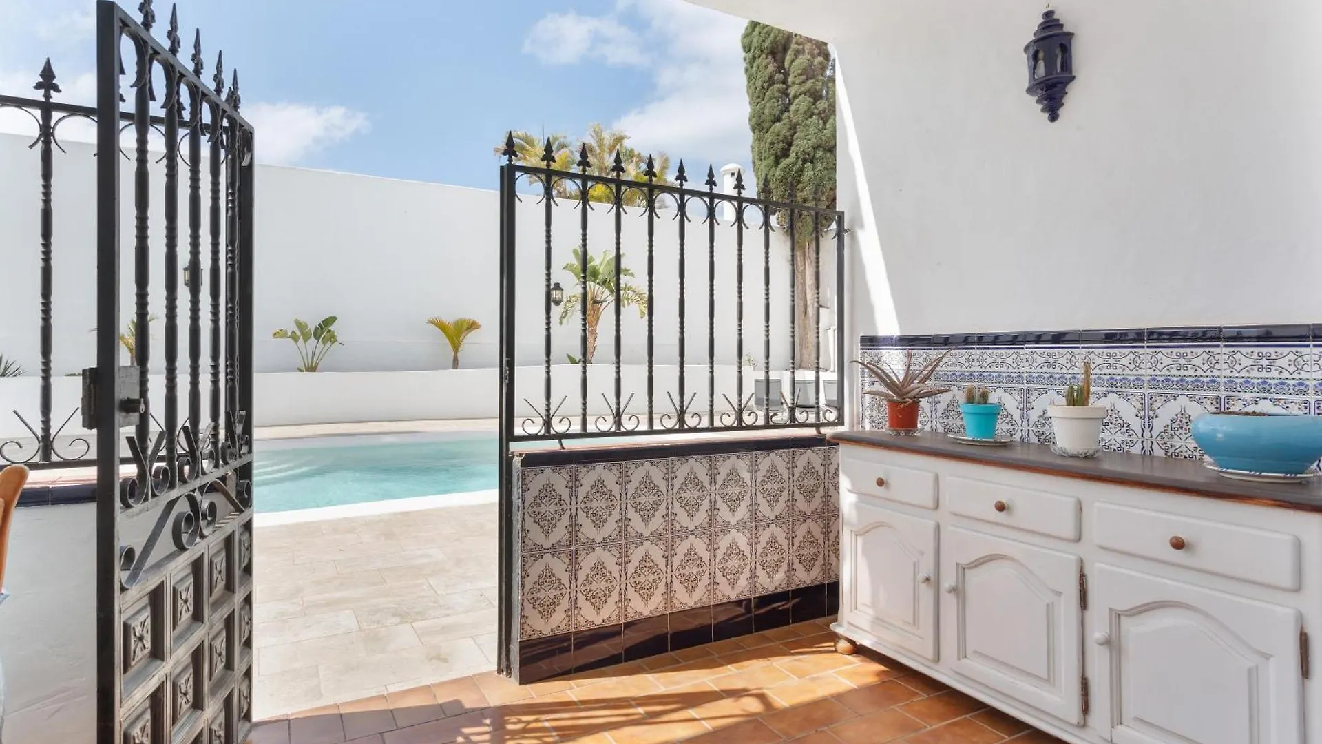 Casa Queen Vetusta -Pool and Tennis Arrecife  Spain