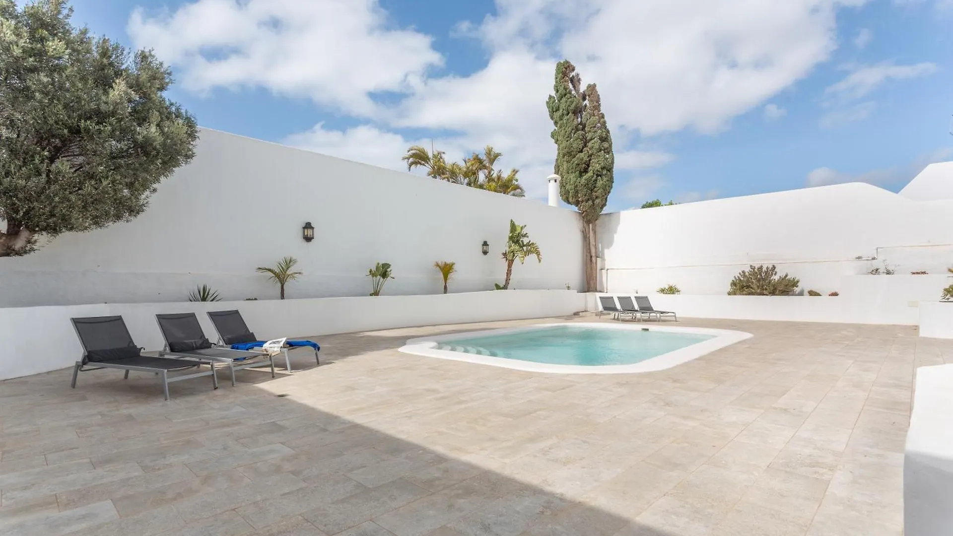 Casa Queen Vetusta -Pool and Tennis Arrecife  Holiday home