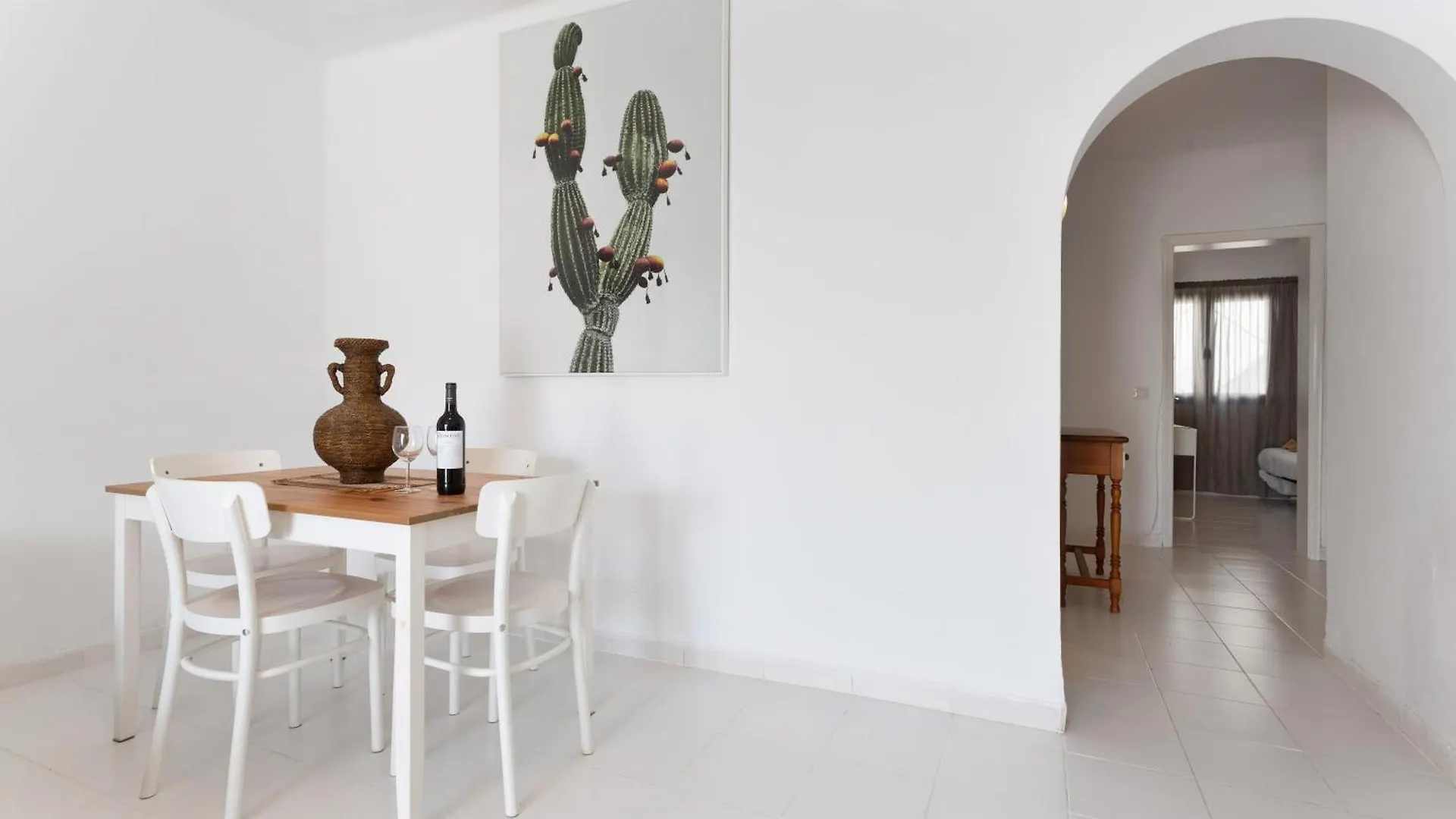 Casa Queen Vetusta -Pool and Tennis Arrecife  Spain